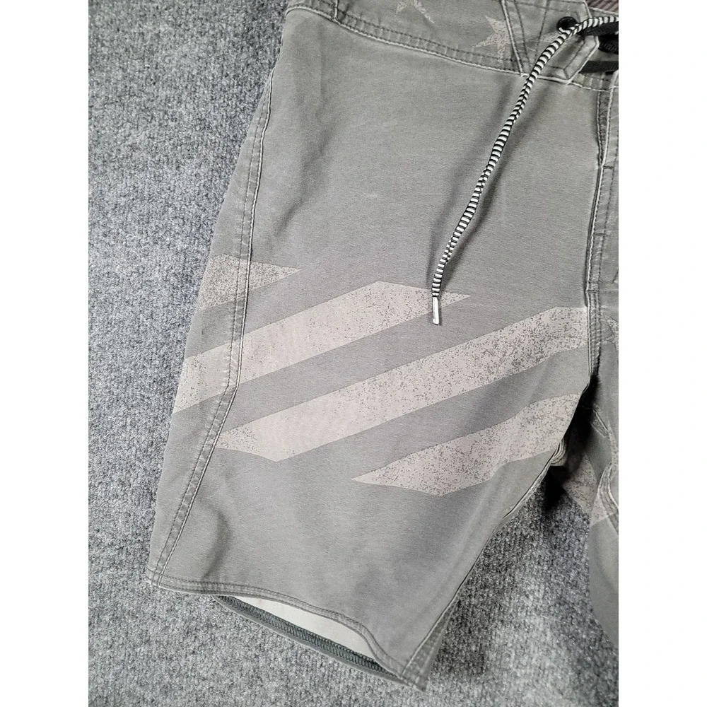 Volcom Mod Tech Board Shorts Mens 30 Stars Stripes Patriotic American Flag Gray